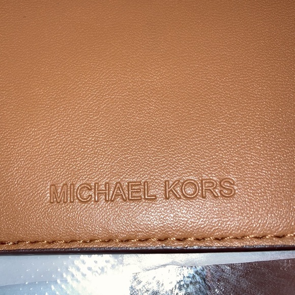 Brand New with tag Michael Kors Passport Holder Vegan Leather Picture Window - Picture 8 of 9